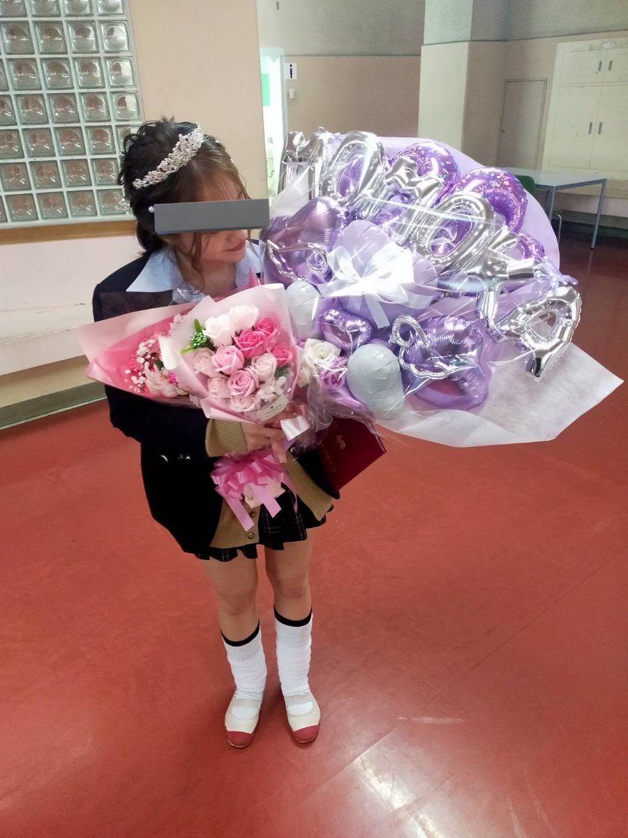 卒業式で何が起こってるの🤣