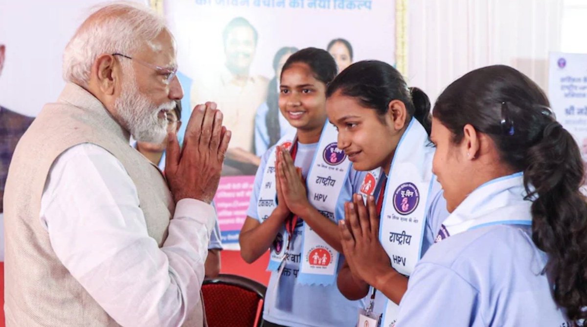 SubhojeetD999's tweet photo. हृदयस्पर्शी संदेश, सुरक्षा के साथ संवेदनशीलता! पीएम मोदी जी से बातचीत के बाद छात्राओं ने इसे “यादगार” बताया, जब नेतृत्व सीधे सुनता है, तो जनता का भरोसा और मजबूत होता है। ❤️🇮🇳 #ModijiThankYou #NariShakti https://t.co/eFuJFUfmoA