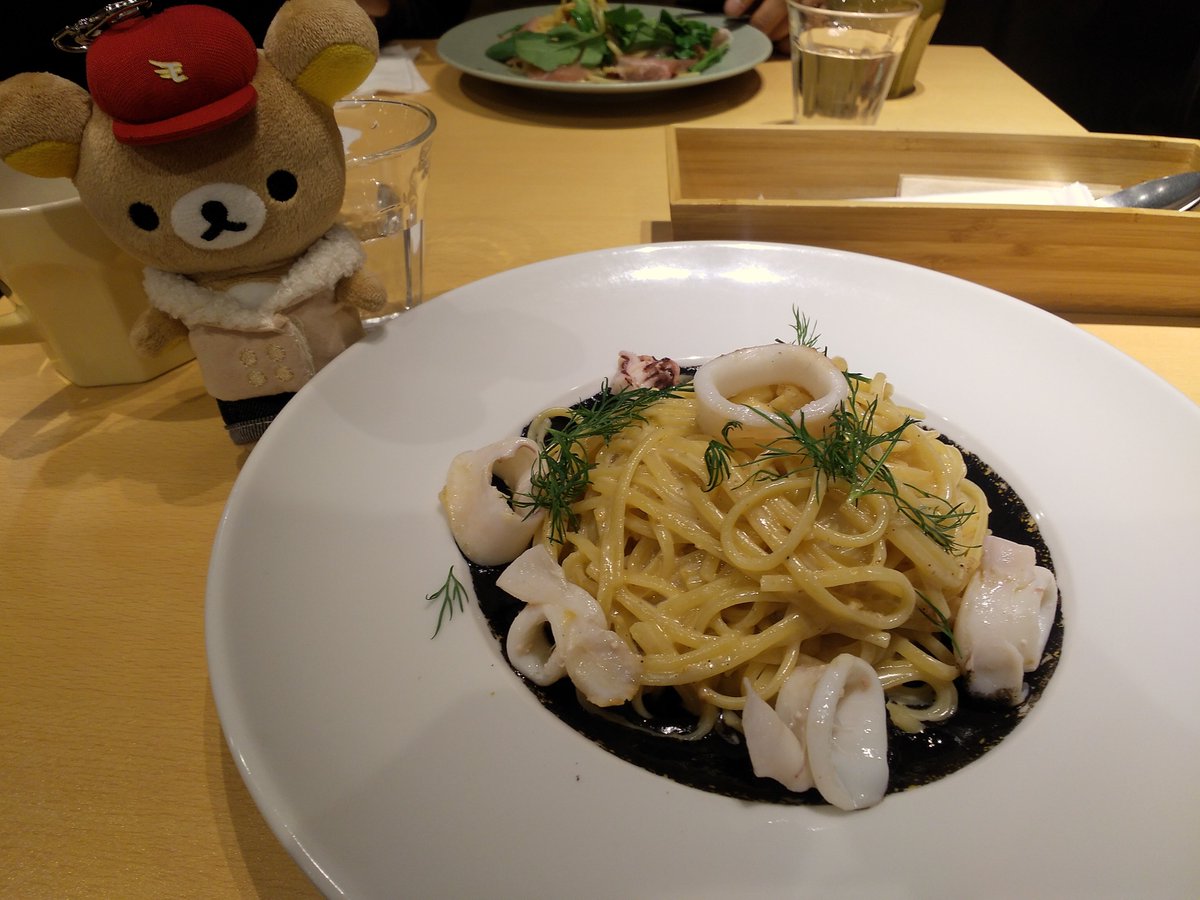 azumi041's tweet photo. 週末は腰と鼻と手首の調子が悪かったので映画は延期して薬を買いに行き、ランチはイカ墨クリームパスタ😋

グルームヘイブンはカニ三昧の海底冒険を終え冬山へ
担当キャラの人生の目標はお金なのに全然貯まらない😑

夫さん製作中のairfixの飛行機プラモ、尾翼が成形不良
私のほうは大丈夫だった https://t.co/qMSmRm2WYJ