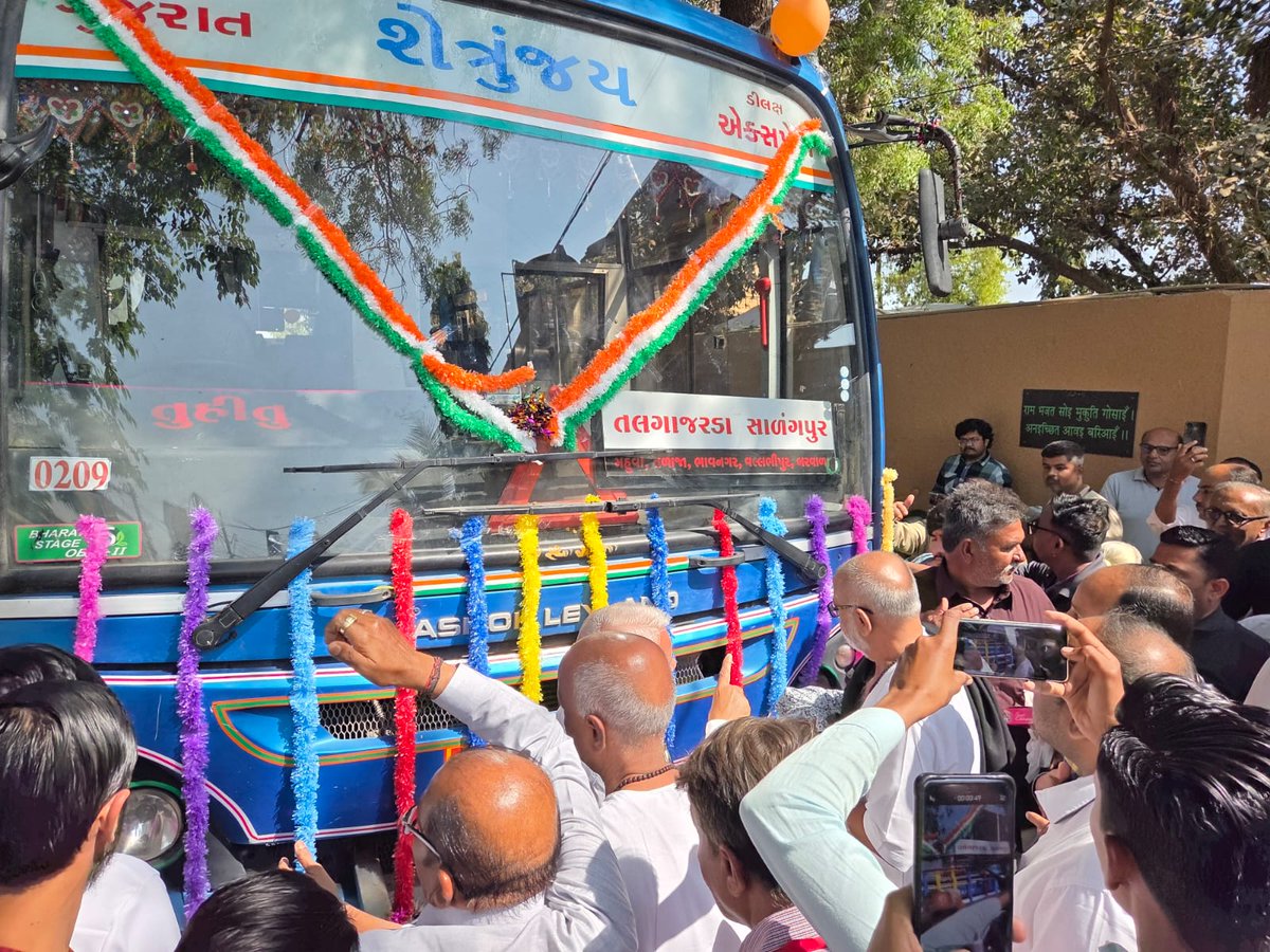 એસ.ટી.ભાવનગર વિભાગના મહુવા કેન્દ્ર દ્વારા આજે વધુ એક સુવિધાનો ઉમેરો કરવામાં આવેલ મહુવા-તલગાજરડા-સારંગપુર રૂટની નવીન બસ સેવાનું ઉદ્ઘાટન સંતશ્રી પૂજ્ય મોરારીબાપુના વરદ હસ્તે કરવામાં આવેલ.
@GSRTCofficial
<a href="/CMOGujarat/">Karma Patel</a>
<a href="/sanghaviharsh/">Harsh Sanghavi</a>
@CollectorBhavnagar 
@RACBhavnagar
@CollectorBotad