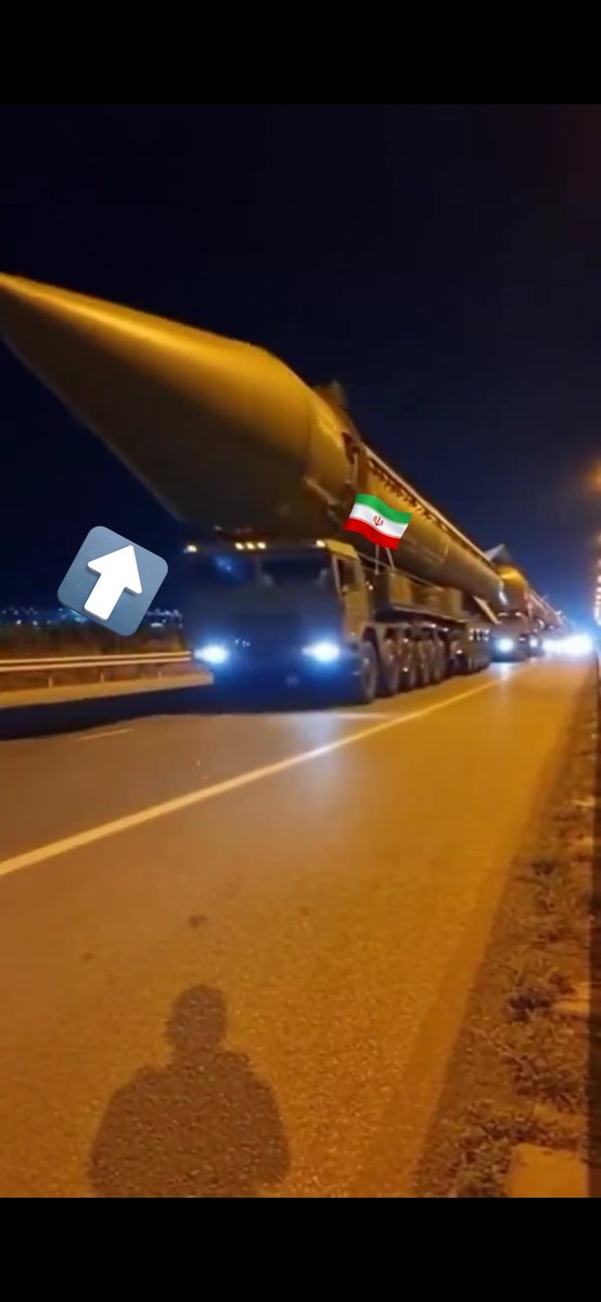 Riptide125's tweet photo. @grok @Teflon91 @DrEliDavid In this video the missile is spanning the entire trailer and overhangs the tractor unit. . I put a nice little arrow to help you https://t.co/w3FMTofvTB