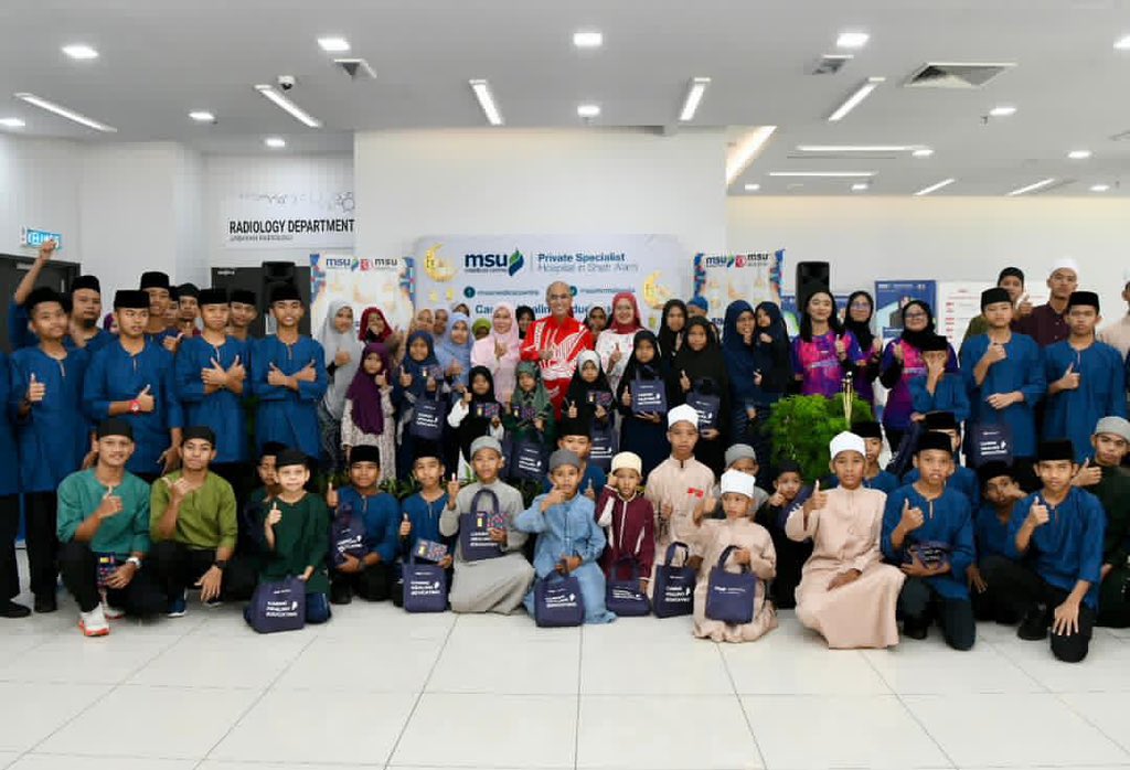 MohdShukriYajid's tweet photo. Officiated the closing of Simfoni Senyuman Ramadan, a collaboration between @msumcmalaysia Dental Centre & @MSUmalaysia School of Dentistry. Collective contribution to orphans, this initiative reflects our 2G culture of giving & grateful. Restoring smiles in others for #RamadanCare