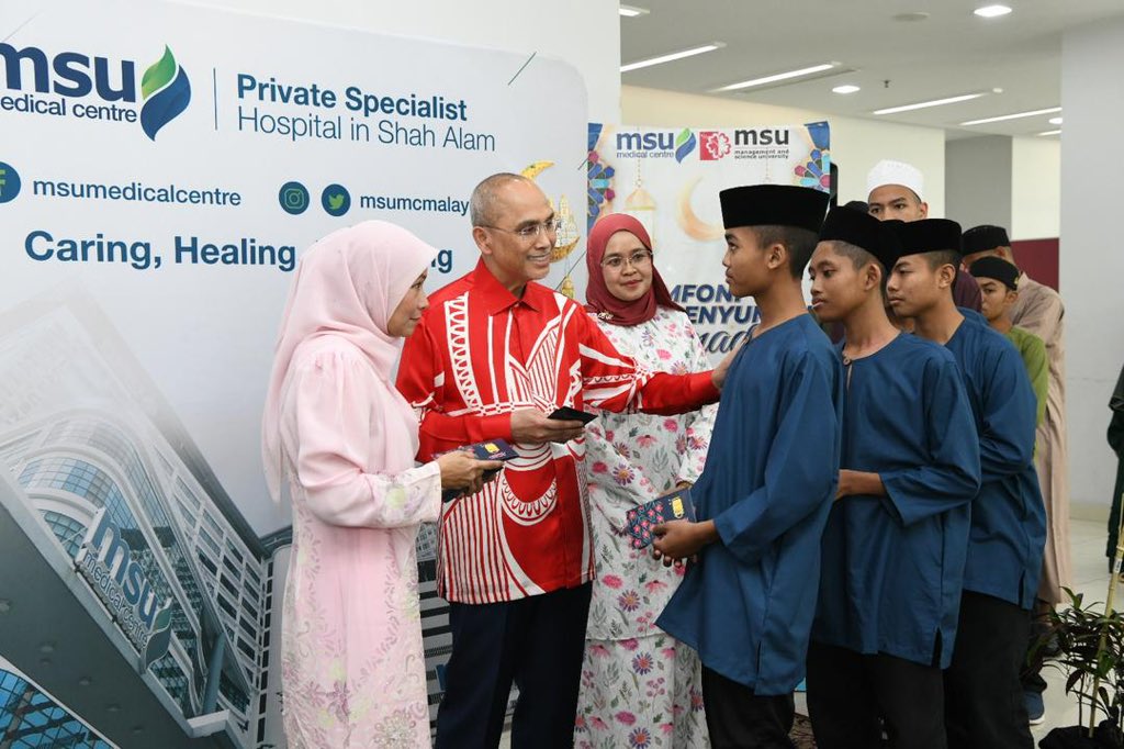 MohdShukriYajid's tweet photo. Officiated the closing of Simfoni Senyuman Ramadan, a collaboration between @msumcmalaysia Dental Centre & @MSUmalaysia School of Dentistry. Collective contribution to orphans, this initiative reflects our 2G culture of giving & grateful. Restoring smiles in others for #RamadanCare