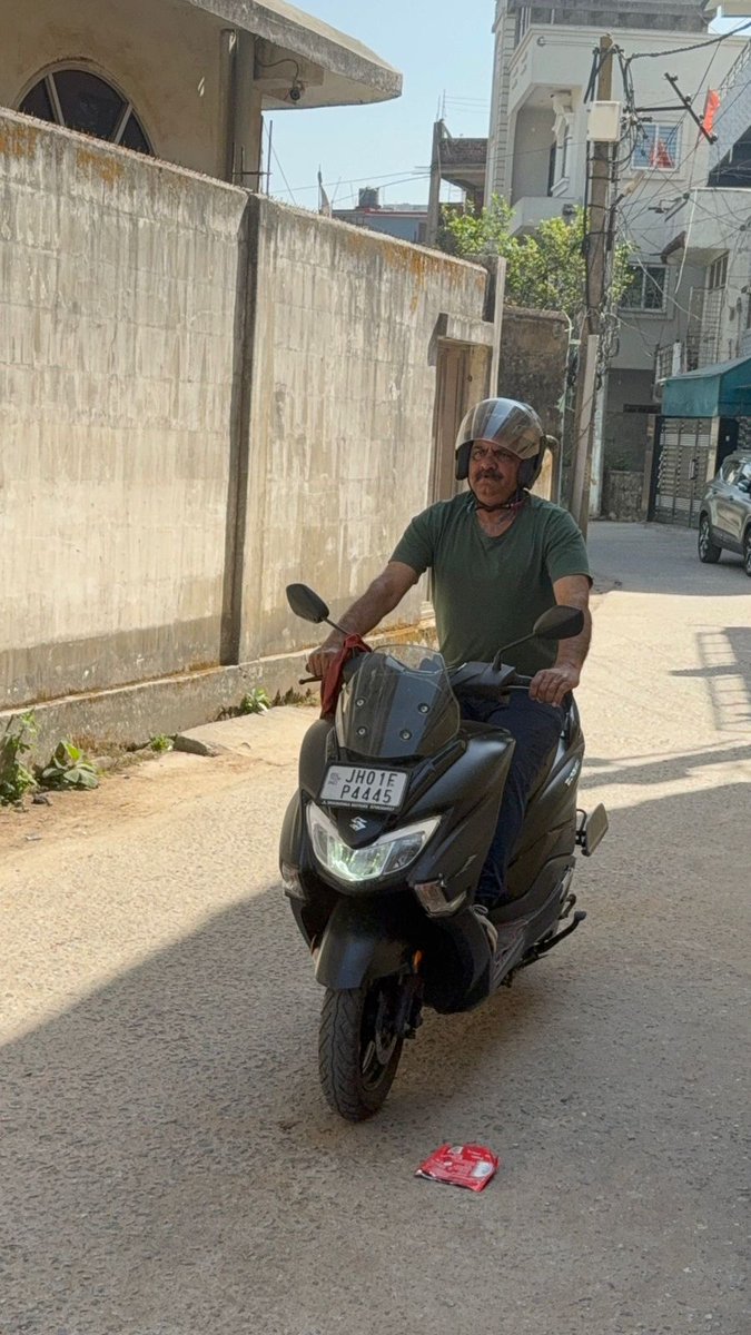 आता नहीं है मुझे फरेब बेचना...
तभी तो साहब अभी तक फकीर हूं..