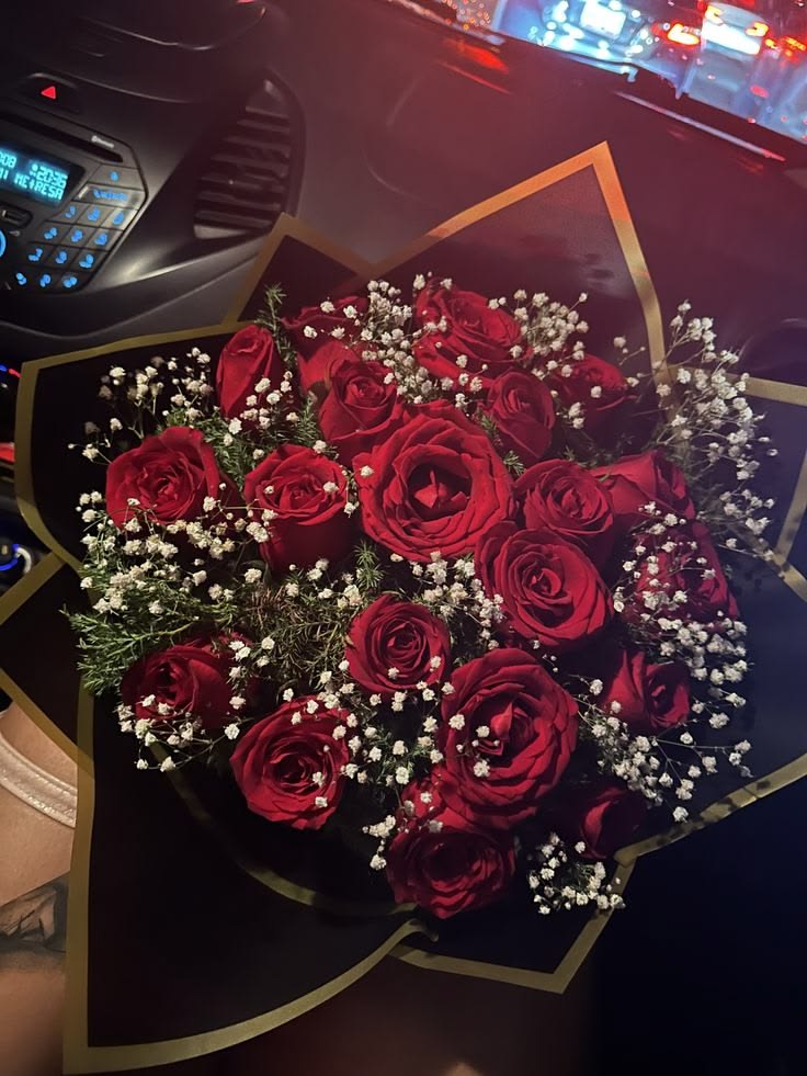 Ruang__Rasa's tweet photo. ˗ˏˋ ❀ 𝐅𝐢𝐭𝐮𝐫 𝐒𝐩𝐞𝐬𝐢𝐚𝐥 : 𝐊𝐢𝐫𝐢𝐦 𝐑𝐚𝐬𝐚 ❀ ˎˊ˗

From : Clemenzo Cassian
To : Baby Yayaa ( @frowqy )
🎁 : red rose bouquet
Message :
“Happy mensieve, bebe. Here’s to us, to all the memories we’ve made, and to many more beautiful ones ahead. I love you❤️” https://t.co/7qYo6wwlBq