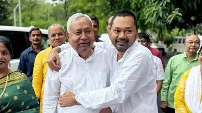 Manishpath1514's tweet photo. सियासी पारी की शुरुआत करेंगे नीतीश कुमार के ���ेटे निशांत! जद-यू जल्द करेगी आधिकारिक घोषणा, नेताओं के आए बया��

#NitishKumar #Nishant #JDULeader https://t.co/LJhTZ9xa8L