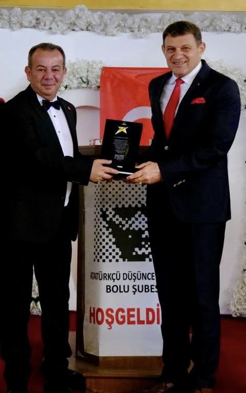 Orsatramola's tweet photo. Bolu Belediye Başkanımız Tanju Özcan adam gibi adamdır, Atatürkçüdür, yurtseverdir, çağdaşdır, dürüsttür ve namusludur. 
@tanjuozcanchp https://t.co/GuOu073hf8