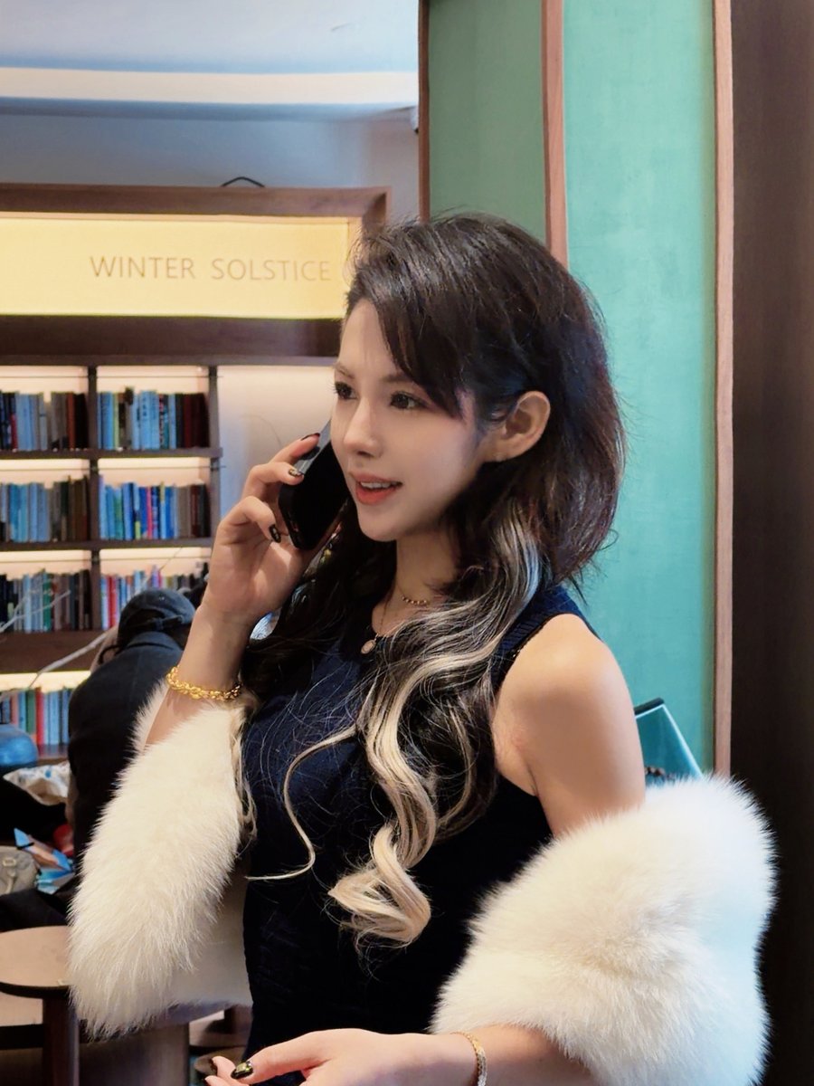 WEEX | Gigi tweet media