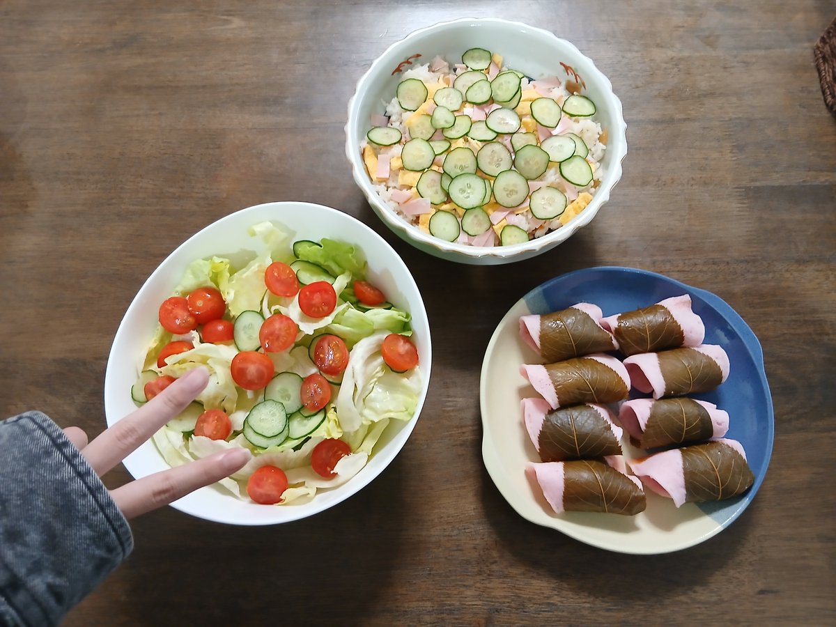 home_egao's tweet photo. こんにちは！

今日はひな祭りということでお昼ご飯にちらし寿司を作りました🌸
女子ホームなので、ケーキや桜餅も準備してみました😁
これからも頑張ってこ～！

＃自立援助ホーム
＃ひな祭り
＃久しぶりの投稿になってしまった https://t.co/MIIKSpIQVw