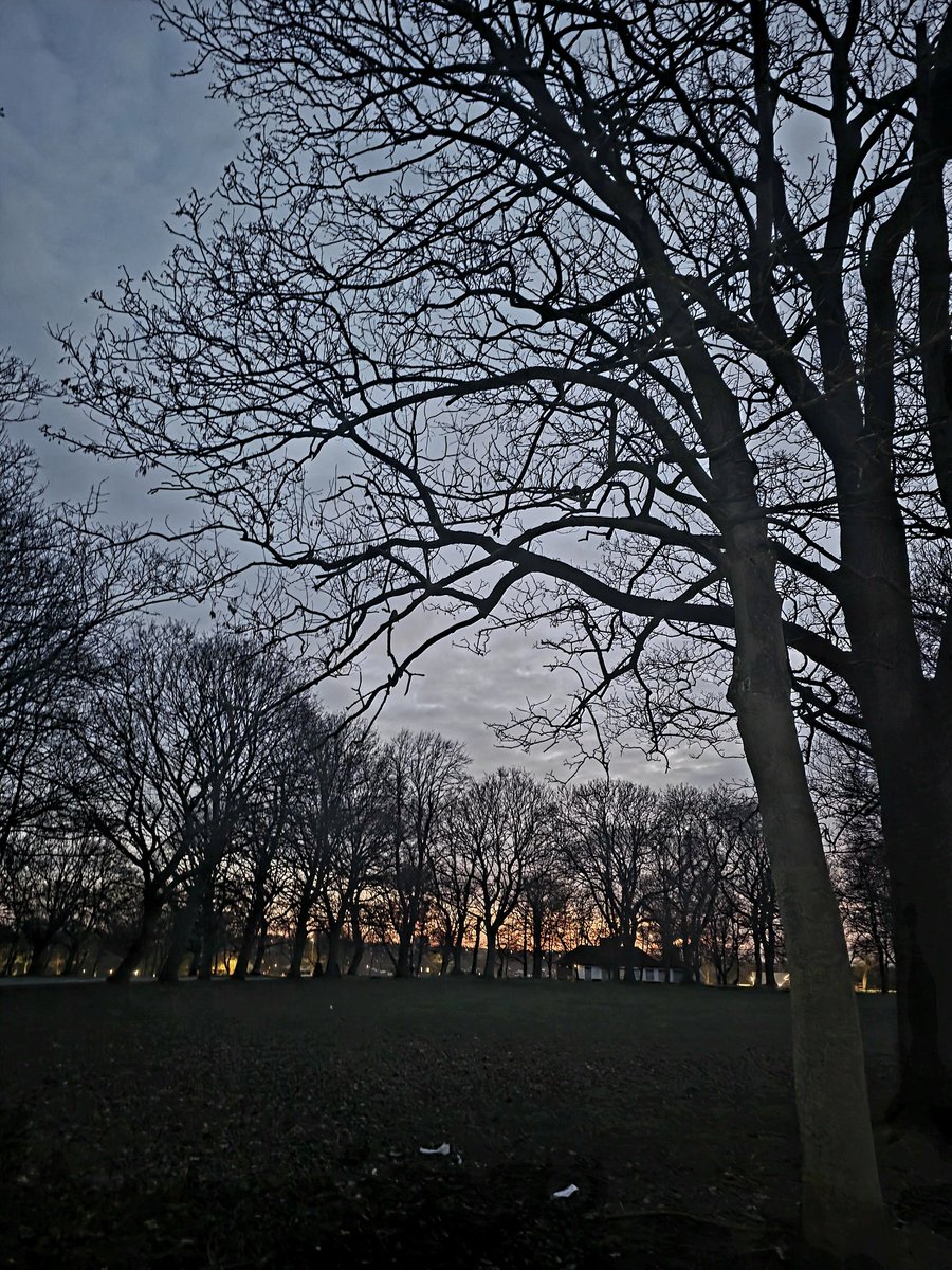 CraigRGNDem's tweet image. 5 mile temp run in Leeds while here for work.

 Nice wee sunrise 🏃🏻‍♂️🙂

#Running #Strava #TempoRun #Leeds #Sunrise