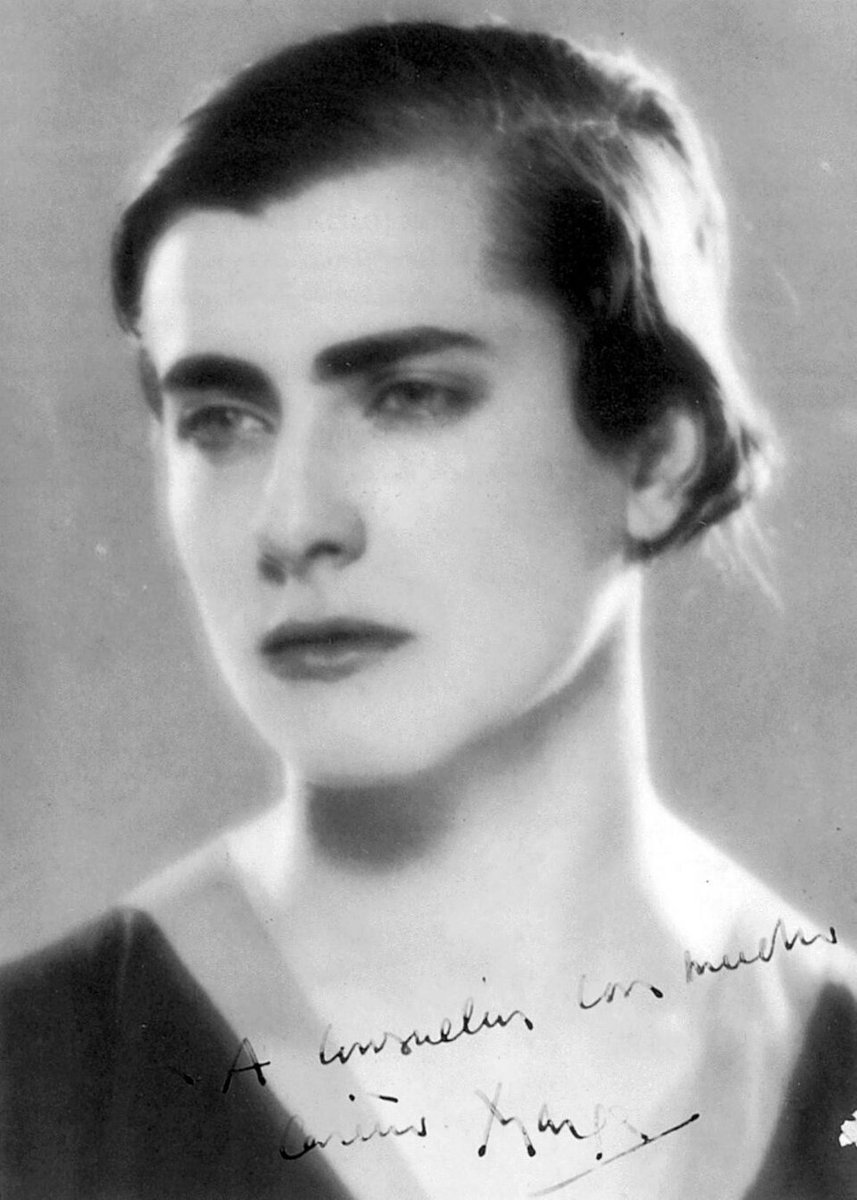 El 3 de marzo de 1908 nacía la artista Margarita Gil Roësset. Margarita creció rodeada de mujeres artistas, su hermana Consuelo era escritora y su tía María y su prima Marisa se dedicaron a la pintura. Margarita y Consuelo recibieron una buena educación bajo la tutela de su madre