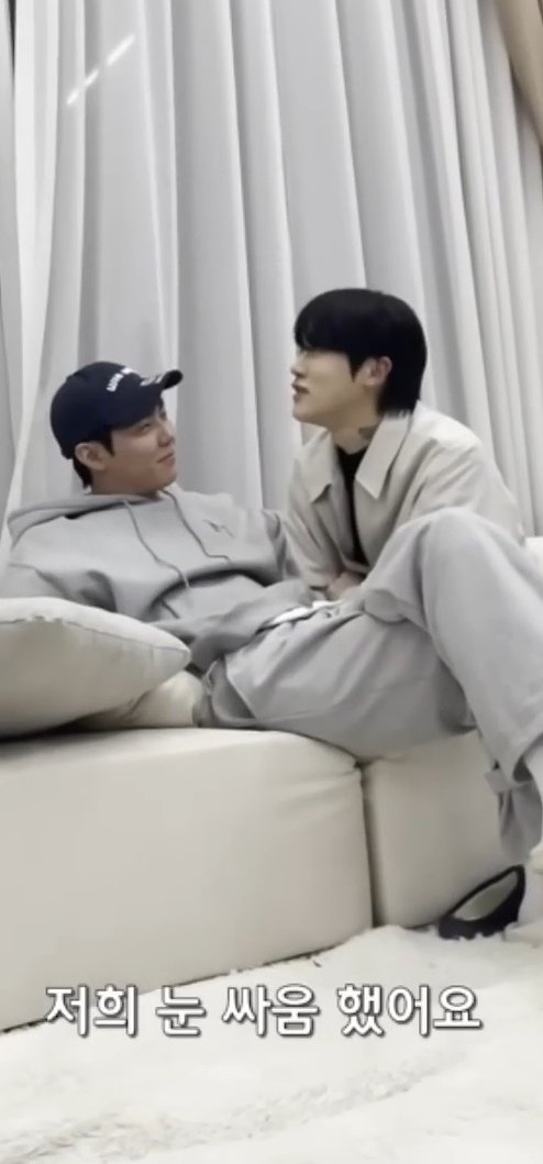 20230119jsh's tweet photo. 얘들아 갑자기 이 눈빛이 보고싶었다. 준성이는 뭘까 https://t.co/34RXSLTixM