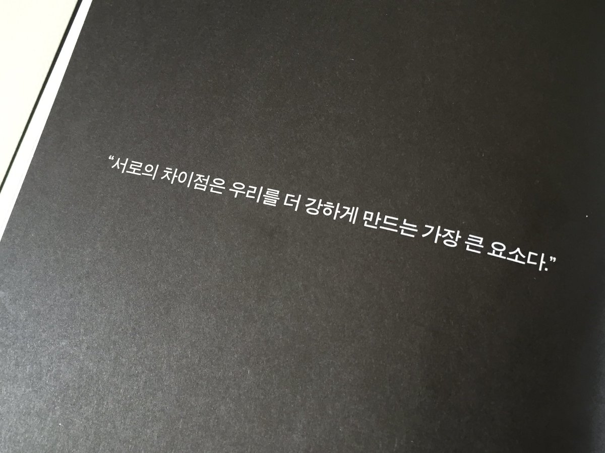 gyarupoet's tweet photo. #RT 3분께 『궤도 너머』를 보내드립니다 🌠🛰️ #도서협찬

과학적인 윤리 시스템에서 생각 회로를 더 넓힐 수 있는
지식을 키워주는 건 이게 아닐까요
자폐 스펙트럼 장애를 갖고 있는 작가가 본인만의 세계로 과학의 논리를 펼쳐주었다

거대한 과학으로 관찰을 하고 우리는 심오한 세상을
꿈꾸고 앞으로의 과학 세계가 널리 일어나면서
우리에게 과학은 꼭 필요한 이치이다

가능성이 있다는 것은 우리의 삶에 과학과 부딪혀야 하는 능력이 필요하다는 거다
이 책은 우리의 과학적인 요소를 일깨워줄 것이다 🧪