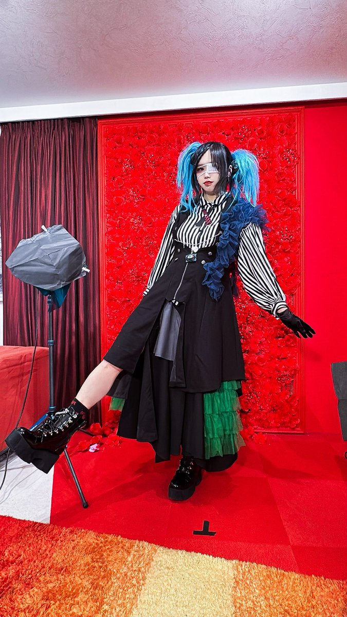 "Ka.f.ka"
ぼくのなかに微かに残る"少年"や"無自覚な言葉や眼の奥に潜むものを"毒"として表現した衣装になります。

誰からも愛されない毒虫な僕を愛して

stylist:こやまひろみ <a href="/0249Cf/">こやま ひろみ</a> 
#kafka #ロールシャッハドットインク #rorschachinc