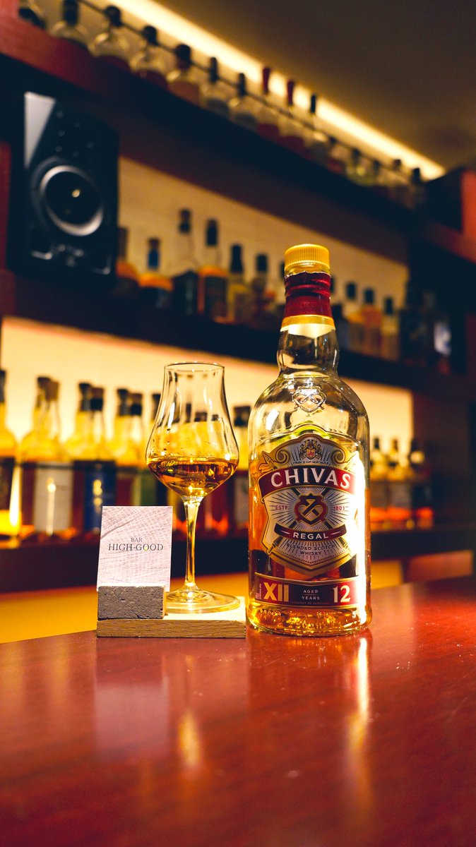 barhighgood44's tweet photo. CHIVAS REGAL AGE 12 YEARS
シーバス リーガル 12年
スコットランド、スペイサイド地区のブレンデッドウイスキー
キーモルトはストラスアイラ蒸溜所
グレーンウイスキーはストラスクライド蒸溜所など
りんごとナッツ🍎🥜
18時〜26時でお待ちしてます♫
#bar #whisky #chivas #Strathisla #nuts https://t.co/dY4NhfQzcc