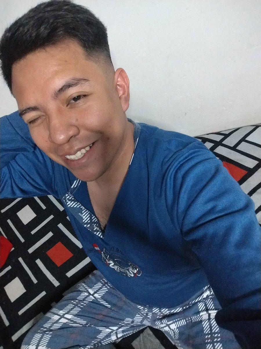 Solitboom's tweet photo. Holaaa quien para charlar no importa la edad. https://t.co/aDrteHhiuz