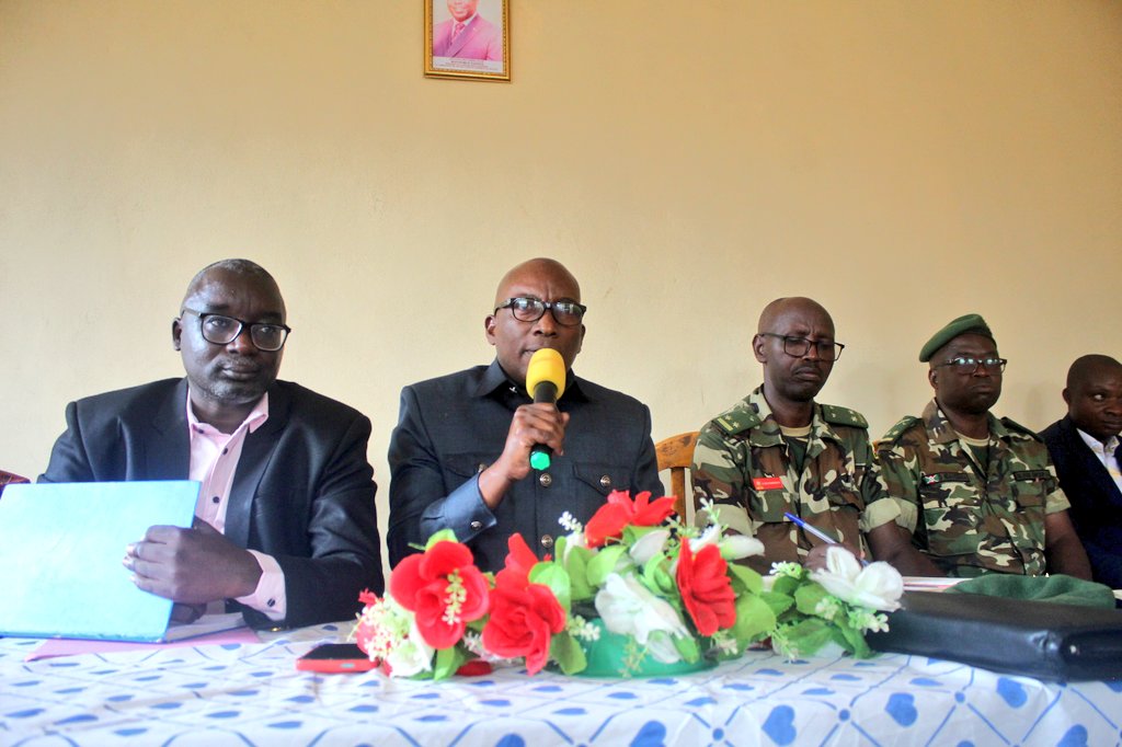 UbumweHebdo's tweet image. #Butanyerera: Mu ntumbero yo kwegereza ubutegetsi abenegihugu no kubasanga ku kivi,Buramatari w’Intara ya @PButanyerera Victor Segasago,yatanguye ingendo zo kugendera amazone kuri uyu wa 3 Ntwarante 2026.Urwo rugendo akaba yarutanguriye muri zone Nyagisozi, Komine #Busoni