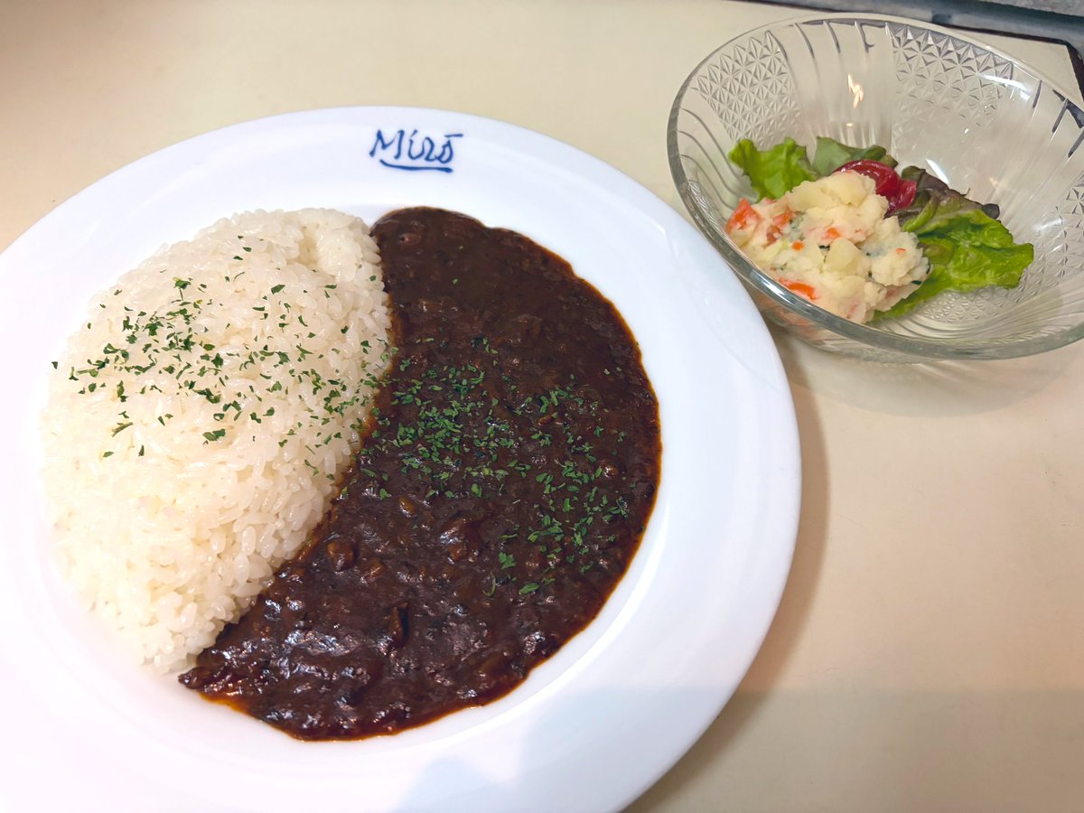 gallerycafemiro's tweet photo. 当店のハヤシライスは外神田の老舗肉屋さんの肉を使った、牛肉、トマト、玉ねぎをじっくり煮込んだ自家製ハヤシライスです✨
(サラダ付き・1日限定8食。
コーヒー、紅茶、ランチワインとのセットも可能です) https://t.co/NIjqdAvSo3