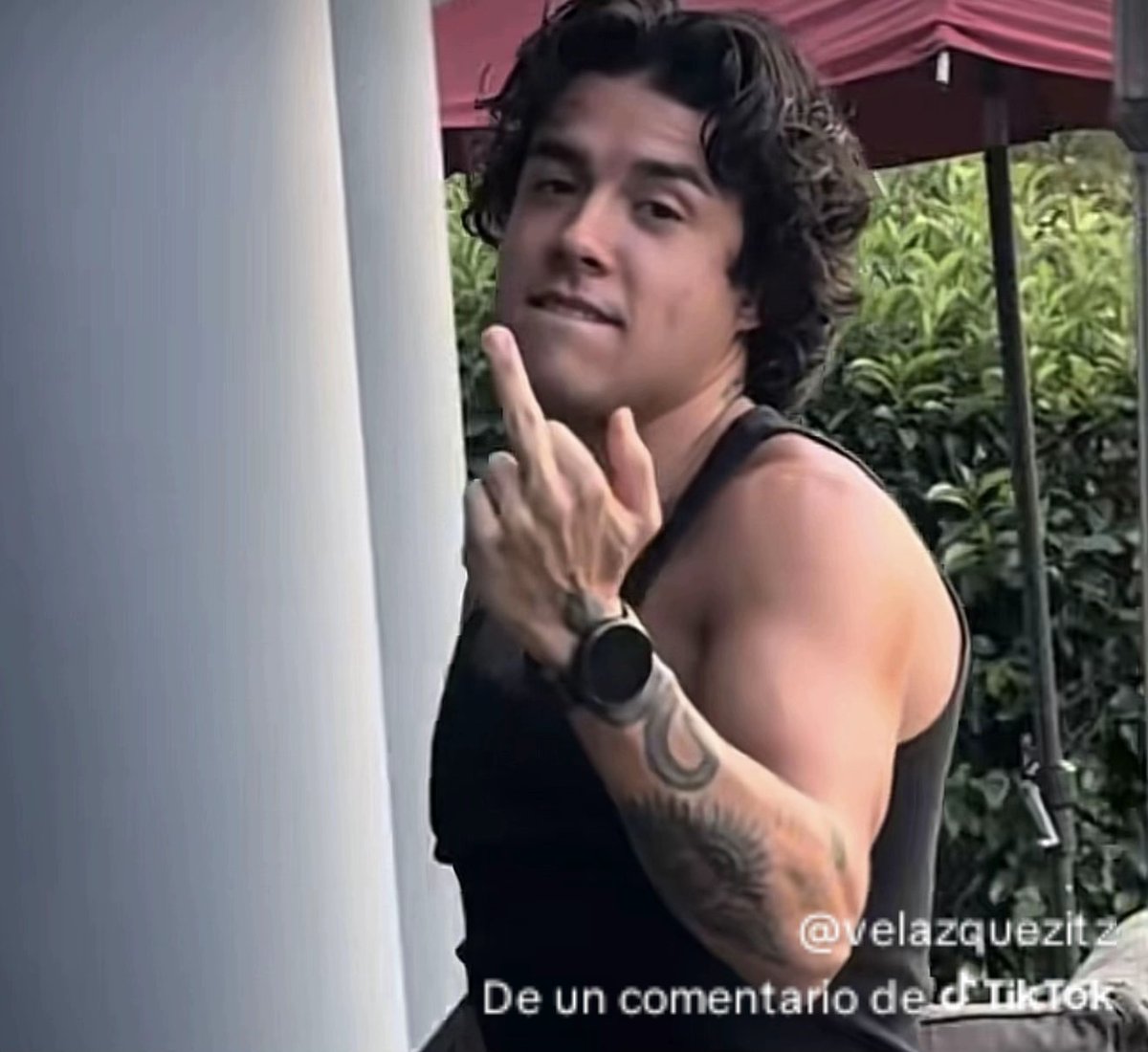 itsmiabc's tweet photo. Me da mucha risa que el Aarón le intenta contestar a Mario Pero se ve que está bien ardido aparte con su voz disque mamadora wey mejor cállate Y aprende de tu patrón 💋
#teammb https://t.co/9cr2E7SXnM