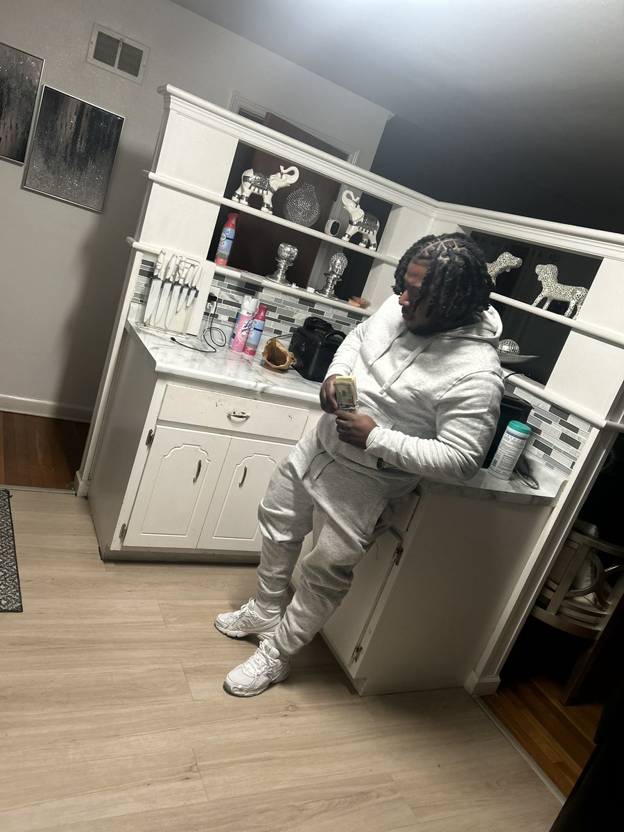 antonlatimore's tweet photo. Im f xxxx his bih on the low but what he don’t know won’t hurt em Im really “ 1 of them Ones “ https://t.co/0WcDAILcHM
