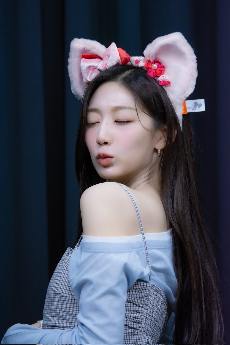 passkjm's tweet photo. 02.28 Slow moment 팬사인회 
#러블리즈 #정예인 #Yein #Lovelyz https://t.co/P07IGxSltP