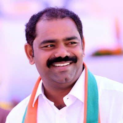 DSPNaribol's tweet photo. NDAಯ  ಬಿಜೆಪಿ ನಾಯಕರು, ಕಲಬುರ್ಗಿ ಗ್ರಾಮಾಂತರ ಕ್ಷೇತ್ರದ ಜನಪ್ರಿಯ ಶಾಸಕರು, ಆತ್ಮೀಯರೂ ಆದ ಶ್ರೀ @b_mattimadu  ಅವರಿಗೆ ಜನ್ಮದಿನದ ಹೃತ್ಪೂರ್ವಕ ಶುಭಾಶಯಗಳು.ಭಗವಂತನು ನಿಮಗೆ ಉತ್ತಮ ಆರೋಗ್ಯವನ್ನು, ದೀರ್ಘಾಯುಷ್ಯವನ್ನು &amp; ಸುಖ-ಶಾಂತಿಯನ್ನು ಕರುಣಿಸಲಿ.
ನಿಮ್ಮ ಜನಸೇವೆ ನಿರಂತರವಾಗಿ ನಡೆಯುವಂತೆ ಶಕ್ತಿ ನೀಡಲಿ ಎಂದು ಪ್ರಾರ್ಥಿಸುತ್ತೇನೆ https://t.co/CxlK9WXEqr