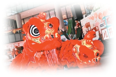 VoiceofPD's tweet image. During the #SpringFestival, or #ChineseNewYear, festive goods from China were widely seen in countries around the world. They not only helped relieve the homesickness of overseas Chinese but also gave foreign citizens a taste of the holiday's charm, fostering cultural exchange