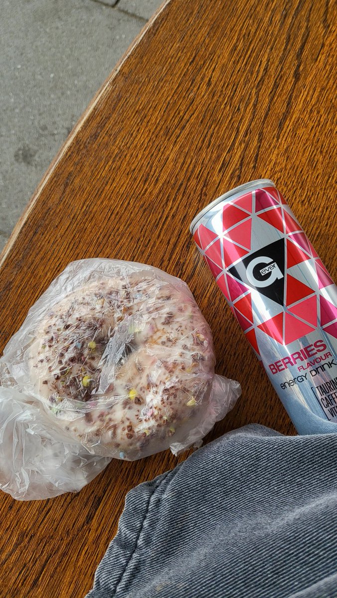 loserdisorde's tweet photo. breakfast👍 zero protein 99% added sugar no nutritional value all chemicals and oils included https://t.co/oGxcJBSh2E