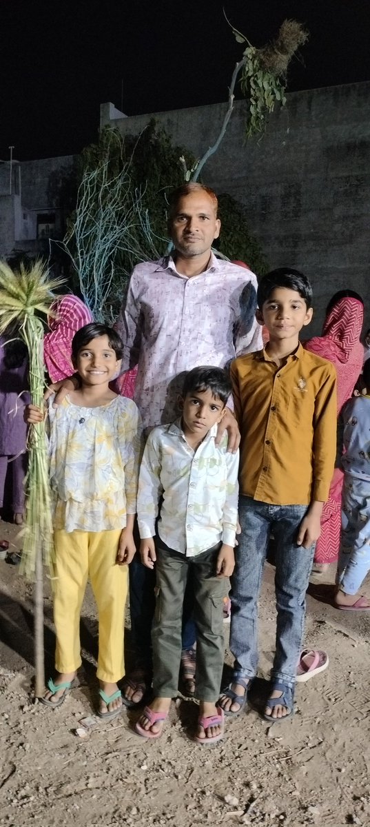 NetramM41575646's tweet photo. होली एवं दुलंदी की हार्दिक शुभकामनाएं एवं बधाई हो 🎊🎉🥳🥰🎁🧁🧁🎈🎈 https://t.co/qNUN4tEBue