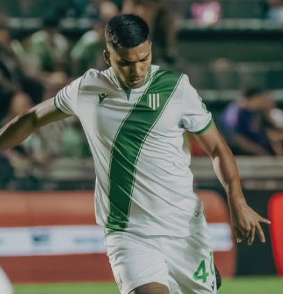 este tipo se merece su gol olimpico.