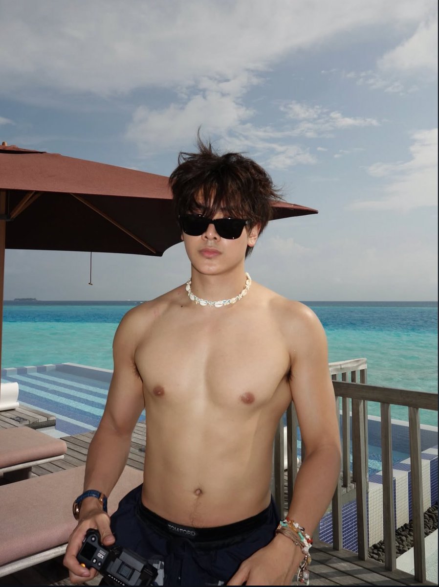 KAAomtwit1's tweet photo. นี���หน่ะหรอ เจ้าของรีสอร์ทที่สร้างบ้านริมทะเลไว้ให้แฟนวาดรูปวิวsunset 🫠✨
คลื่นค้าบบบบ🌊🫠
#จุงอาเชน https://t.co/0Zznfqv5T7