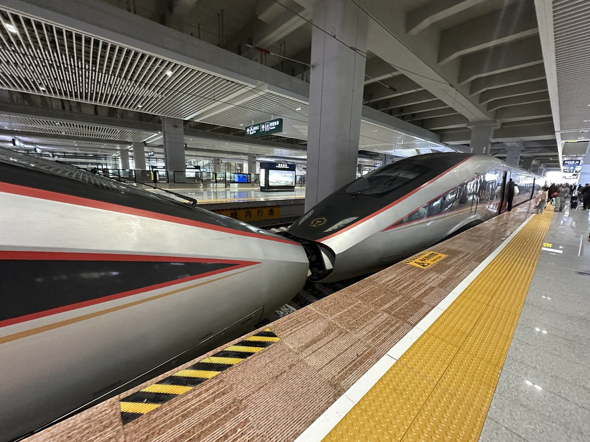 tokaido_exp's tweet photo. 8+8の16両編成、路線網が広すぎてエンド違いが繋がってるの面白い https://t.co/mTz41IMcYJ