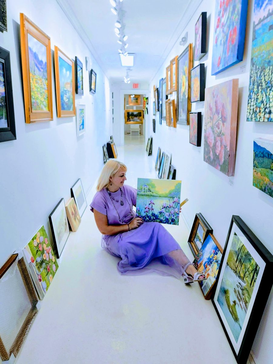 The International Spring Art Exhibition is about to begin! Over 56 stunning artworks from Russia, Ukraine, USA, Kyrgyzstan, Armenia, Argentina, and Kazakhstan featuring beautiful spring colors will be displayed in the hallway at Degallery until summer.
