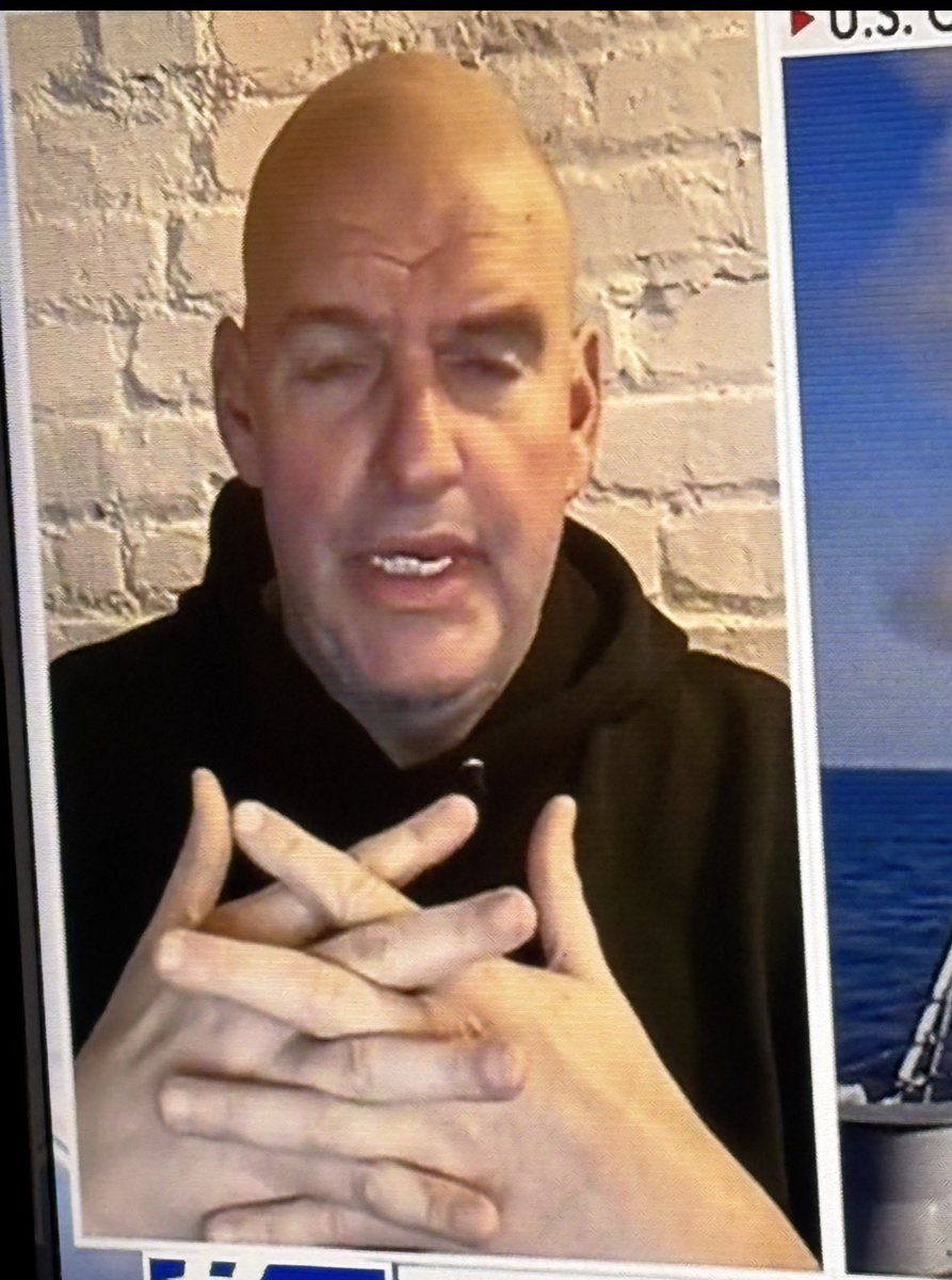 townside99's tweet photo. John Fetterman has the biggest hands I have ever seen. https://t.co/BE9NzC3Z6R