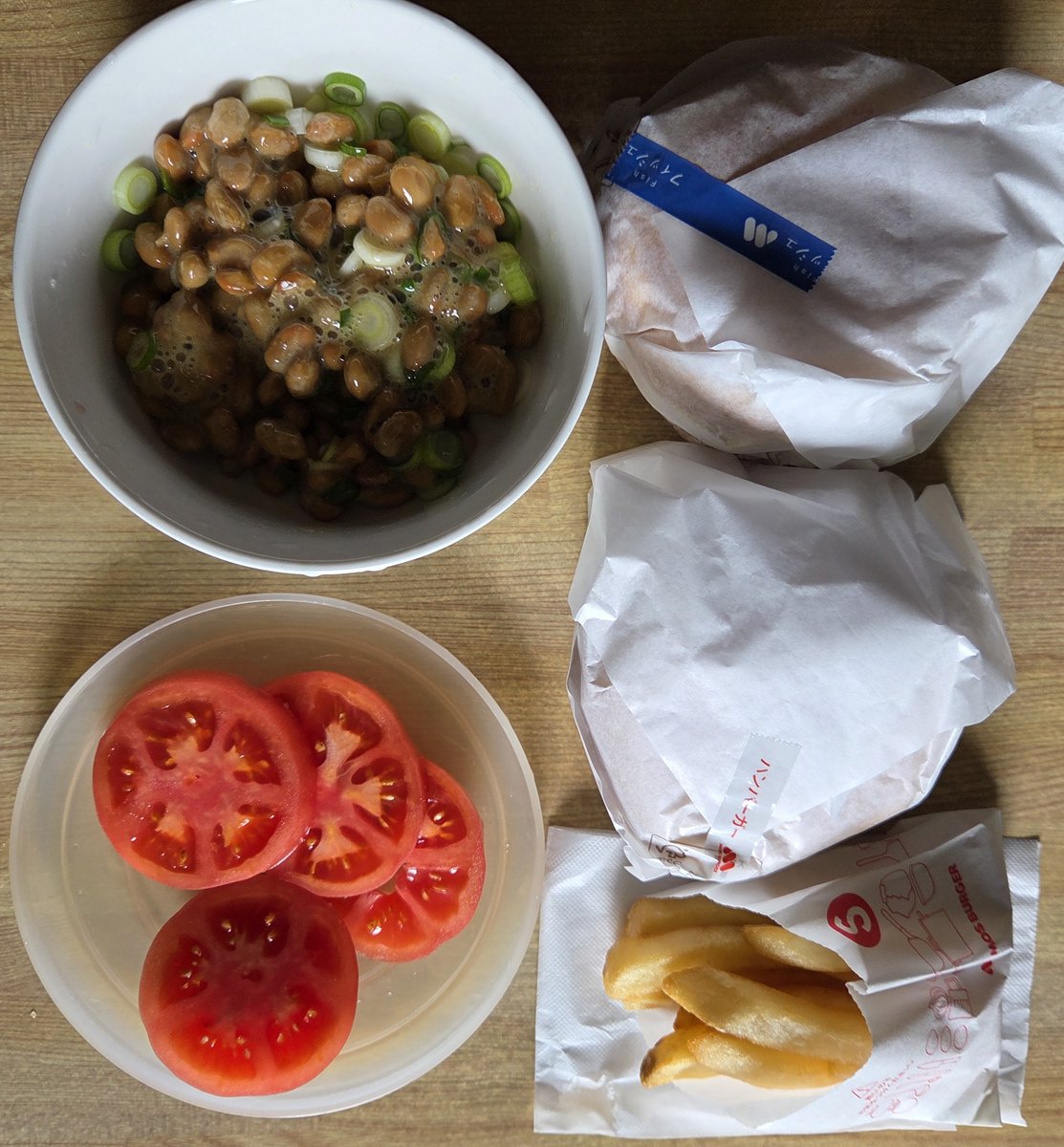 2womt's tweet image. トマト、モスバーガー、ネギ納豆
#tomato