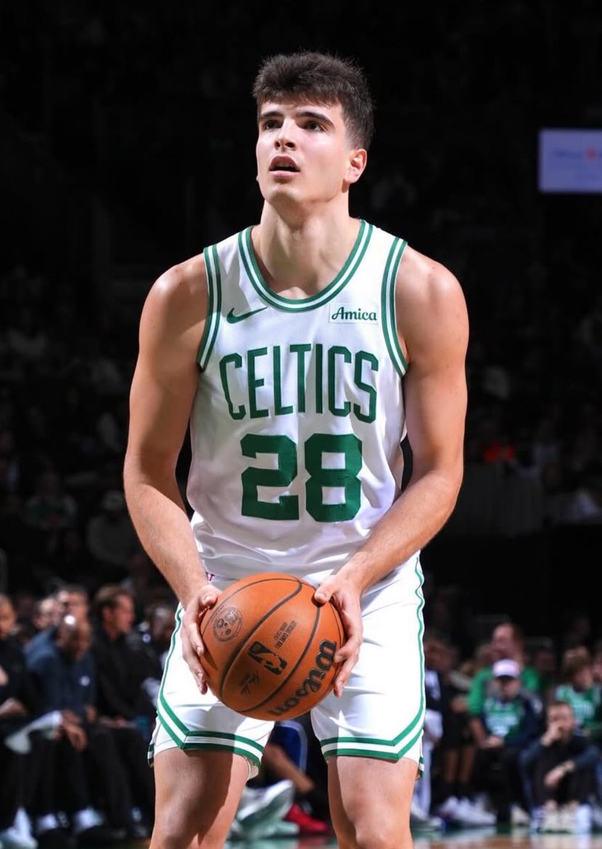 Hugo Gonzalez tonight:

18 Points 
16 Rebounds 
3 Steals
2 Blocks
1 Assist 
7/15 FGM
+27 +/-
35 Minutes 

🔥🔥🔥