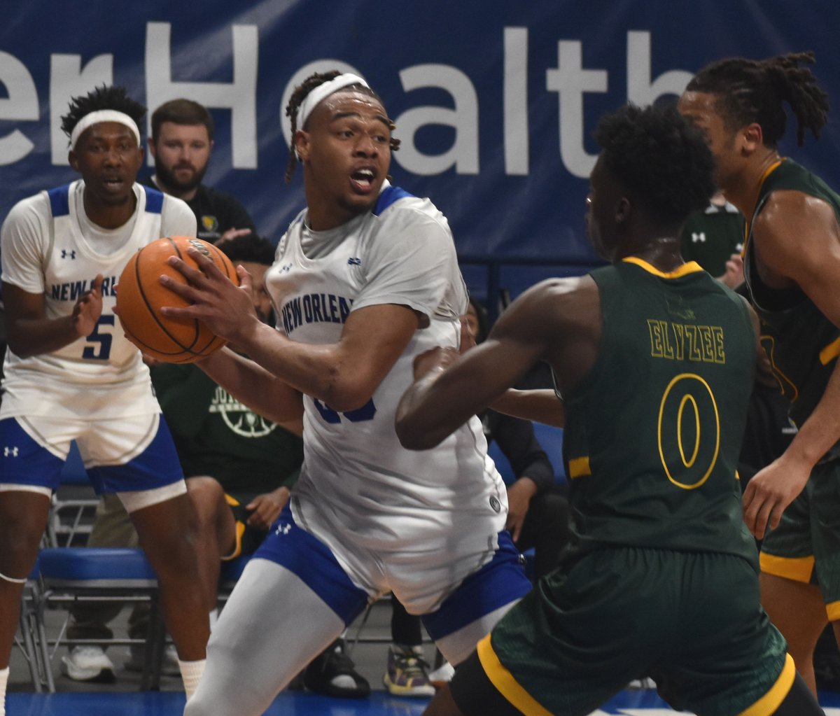 PrivateerIsland's tweet photo. SLU denies UNO a tourney bye, wins 82-78. Privateers-Lions recap and photo gallery: https://t.co/d1QJbnQLpq https://t.co/BVIQYGX7eN