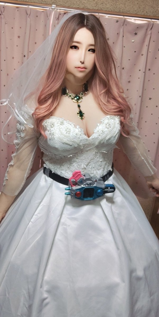 26ANQuKskiIFQL4's tweet photo. 遅くなってしまいましたが
女優の松田るか さんが1月に結婚を報告されましたので、それを祝いまして……

久々に
仮面ライダーポッピー
ときめきクライシスゲーマーに変身💗

更に今回は
ときめきブライダルゲーマーにも変身💗

#女装 #シリコンバスト #カコジョ
#faceapp #仮面ライダーポッピー https://t.co/eHBHXno3z6
