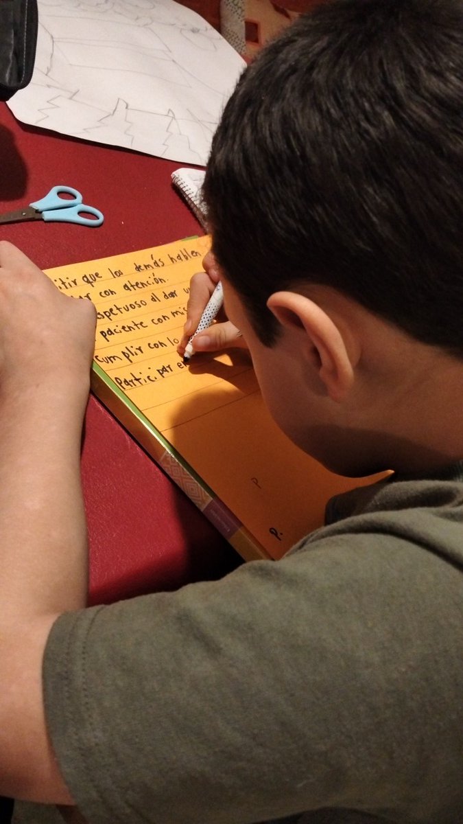 Perfecta la música para este momento que hacemos la tarea 😊, saludos <a href="/Tatatiu/">Tatiana García</a> siempre es muy chido escucharte, en las mañanas o en las noches, abrazo!!
#NegrihoodConvoy