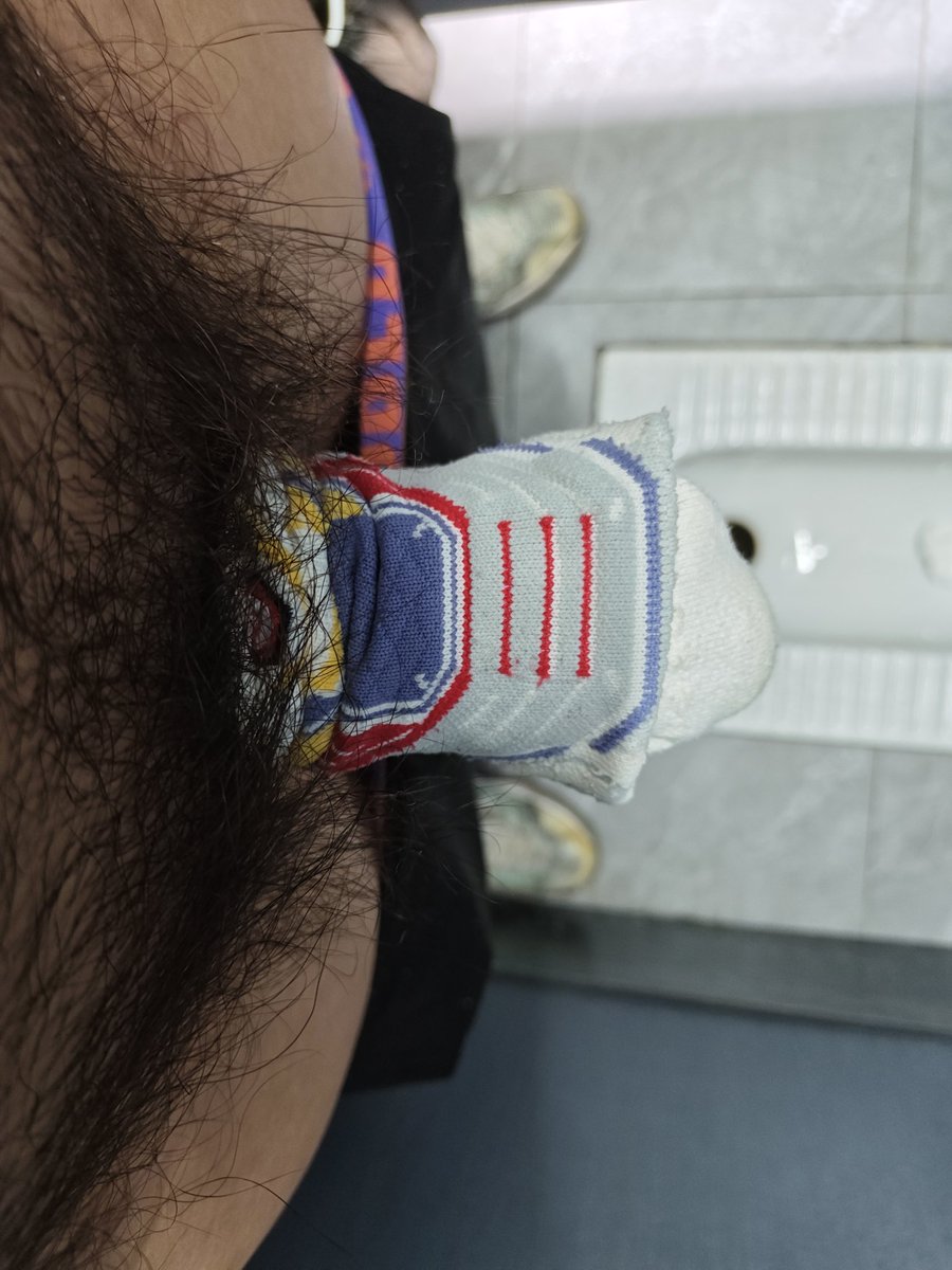 SandraColl94181's tweet photo. 健身前先给鸡巴套只球袜保护🧦 https://t.co/xMs1IaHJ8P