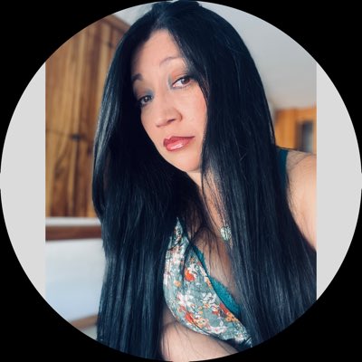 #NuevaFotoDePerfil 
No soy espejo de tu odio. Soy el contraste que te incomoda… y aveces el cabello me queda lindo! 😁🐸