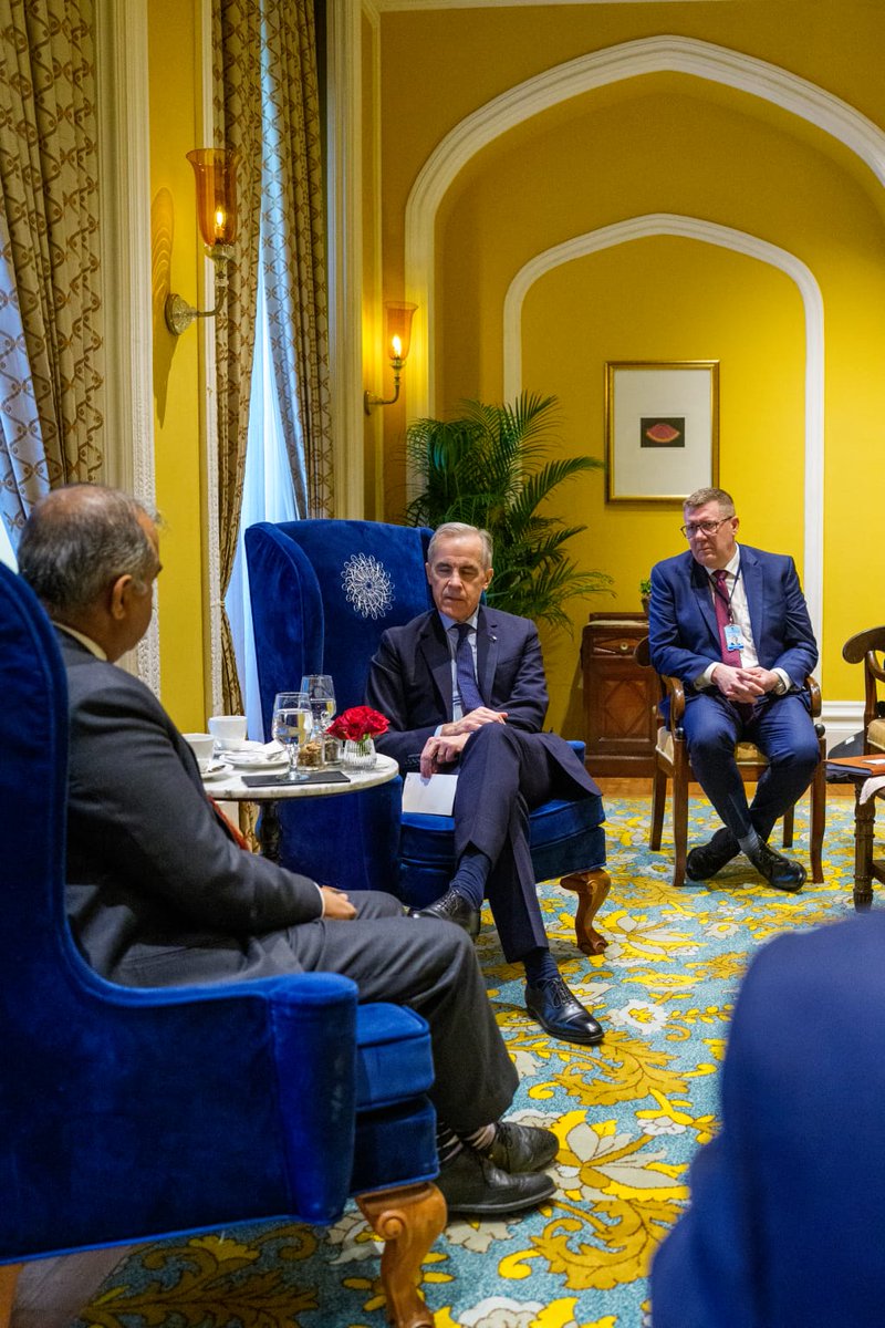 HPCL's tweet photo. Strengthening the Bharat–Canada Energy Partnership

The HPCL delegation, led by our Chairman & Managing Director Shri Vikas Kaushal and Director -  Marketing, had the opportunity to meet the Hon’ble Prime Minister of Canada and exchange views on the evolving global energy landscape. 

The discussion focused on how to  deepen cooperation across conventional fuels as well as emerging clean energy areas, with a shared emphasis on energy security, resilience, and long-term sustainability.

The interaction reflected a positive step forward in strengthening Bharat–Canada energy ties and exploring practical avenues of collaboration for a future-ready energy partnership.

#HPCL #BharatCanada #EnergyDialogue

@MarkJCarney @CanadianPM 
@HardeepSPuri @PetroleumMin @neerajmittalias @secretary_moPNG @CMD_HPCL