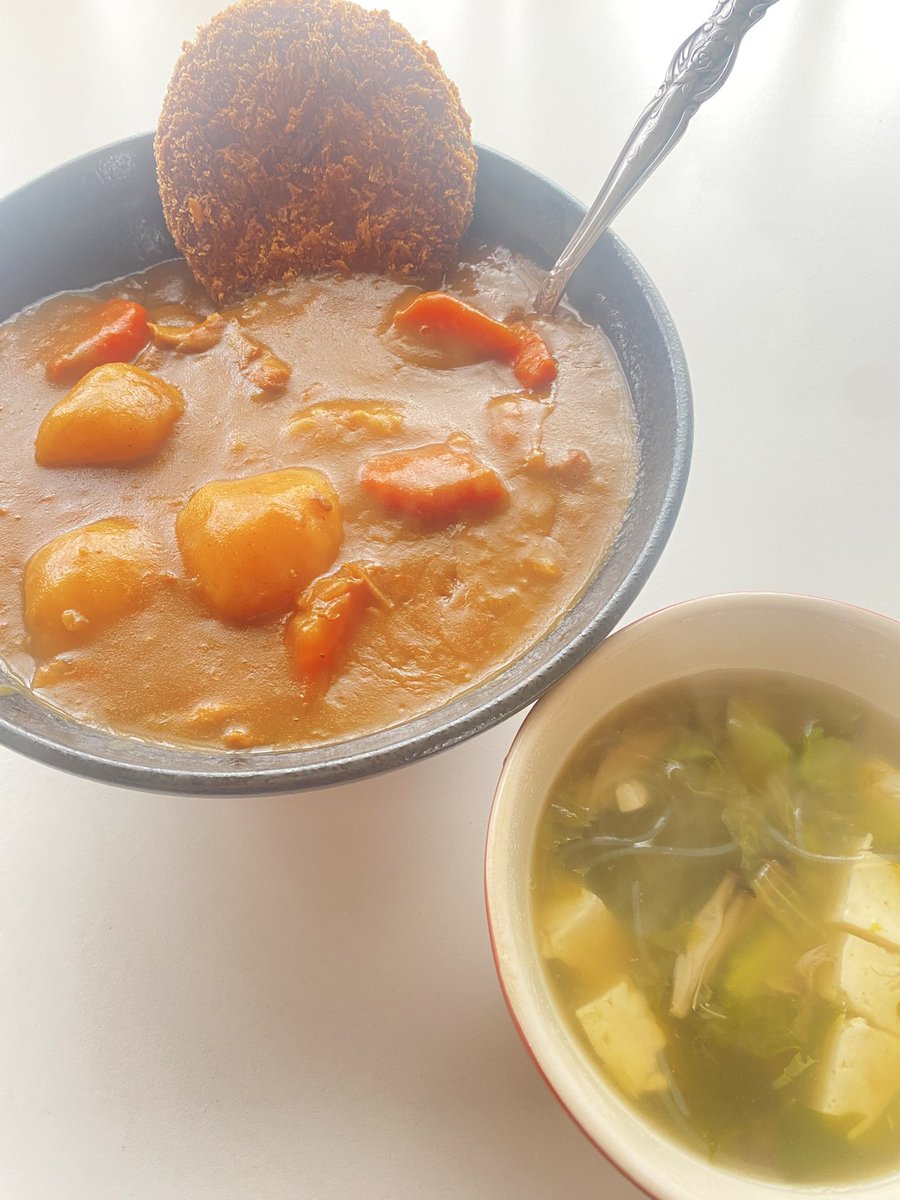 OPAN5656's tweet photo. 今日はメンチカツカレーと豆腐と野菜の春雨スープをつくりました！いただきます✨️ https://t.co/P9PzD97V7T