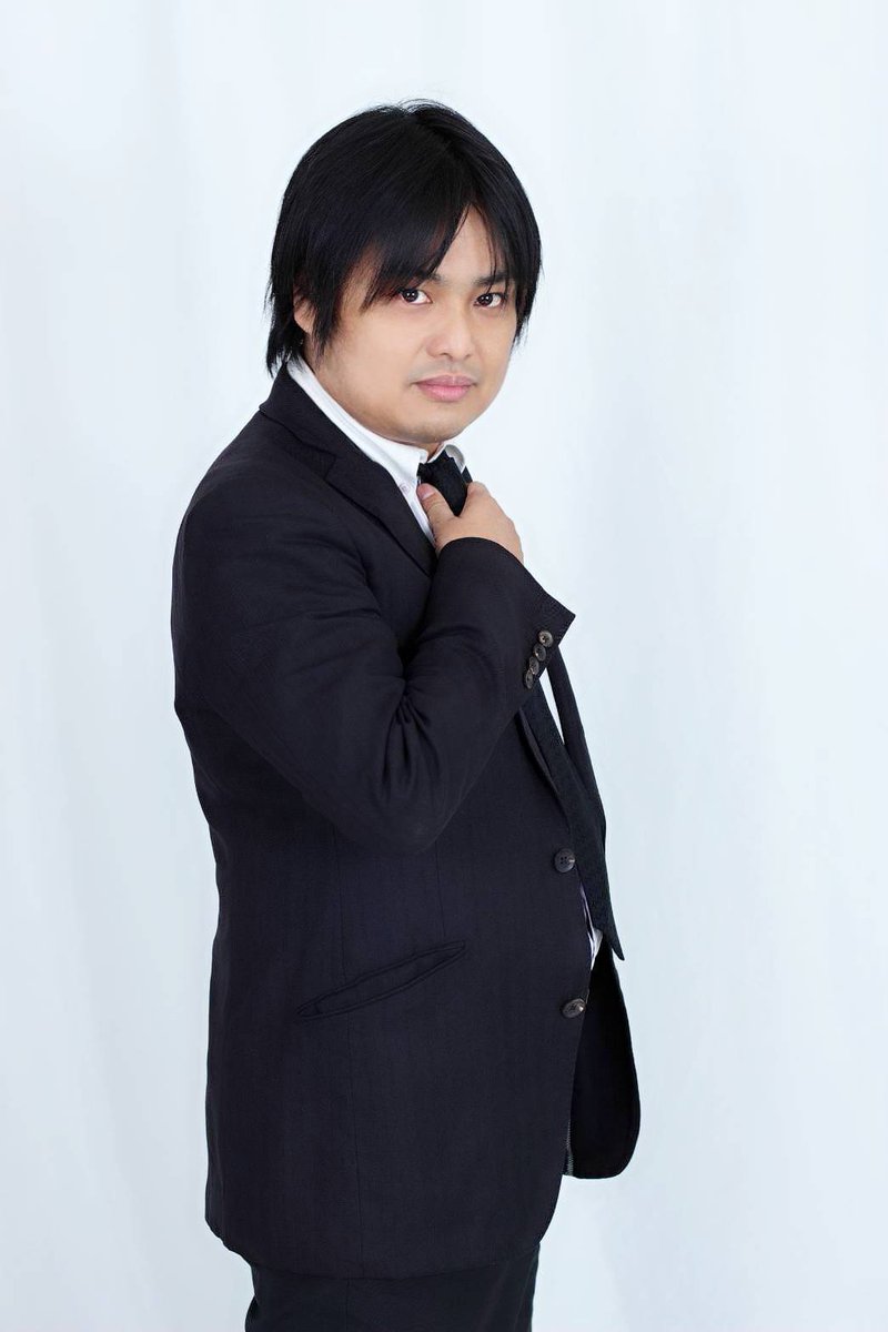 sssusamusashi's tweet photo. 【むさぽの今後のビジョン】

昨日、弊社の事業説明会を開催し、2025年度の総括とともに、2026年〜2030年に向けた「中期経営計画」を発表いたしました。

クローズドな場での発表ではありましたが、私たちの志を多くの方に知っていただくため、その骨子の一部を公開いたします。

■ 革新的な店舗戦略

私たちのビジネスの根幹は「店舗」にあります。ライブポーカーならではの熱量、プロの育成、そして業界全体の底上げ。既存の枠組みに縛られない、全く新しい体験を届けることができるよう、新たなビジネスエリアへの積極展開を目指します。

■ 大会の構想

プライズ100％スポンサー提供の、「遵法性」と「透明性」を最優先に掲げた、自社主催大会を開催します。ポーカーを単なるゲームではなく、社会的に認知され、信頼される文化へと昇華させます。

■ 2名の強力なコアメンバーが参画（2026/3/1付）

今後のグローバル展開とエンタメ性の強化に向け、強力な新役員・プロデューサーを迎えました。

新任取締役：nihao氏
@nihao_is_reborn

早稲田大学卒業後、三菱商事にてキャリアを積んだビジネスのエキスパート。国内トップ・プレイヤーとしての視点と、商社で培ったグローバルな経営感覚を融合させ、弊社の舵取りを担います。

新任大会プロデューサー：はなうさ氏
@hanausagi0416

麻雀界の最大手「マーチャオ」を支えるスリーアローコミュニケーションズより、人狼スリアロチャンネルの名プロデューサーが参画。麻雀業界とのシナジーを生み出し、観る者を魅了する最高の大会をプロデュースします。

新メンバーと共に、今後も

「日本一レベルの高いゲームができる場を作る」
「仲間との絆を最も大切にする共同体を作る」

この２つのミッションを達成することで、業界に社会的な信用を生み出す、今後のMUSASHI Entertainmentを、何卒よろしくお願い申し上げます。

今日もむさぽで素敵な出会いがありますように。