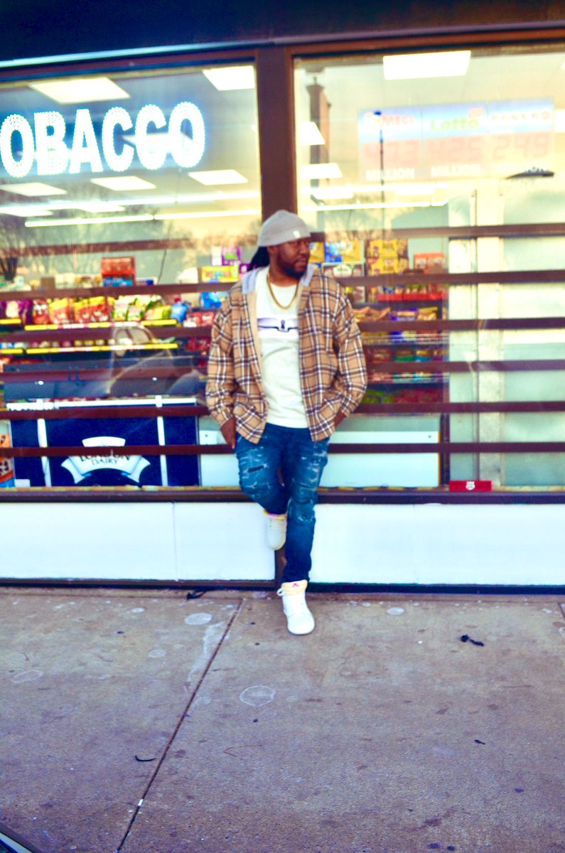 EazyTheUnderdog's tweet photo. Used to post up at the corner store with pockets light but dreams heavyweight.
Same sidewalk… different mindset.
Grateful for the grind — proud of the growth. 💭✨
#DifferentByChoice
#FromTheCorner
#HustleSeason
#ChicagoEnergy
#ElevationSeason https://t.co/aUHXz0HMFX