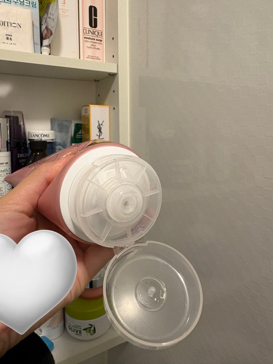 日本上陸うれしい😆🩷 ピンクはみずみずしくて肌馴染みが良いから夏に