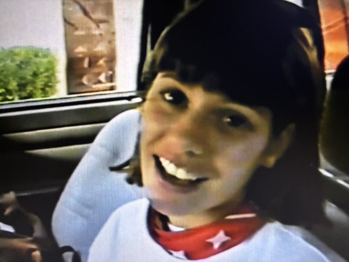 Saiu daqui a inspiração para a cherie do remeke da Manuela Dias… #MamonasAssassinas