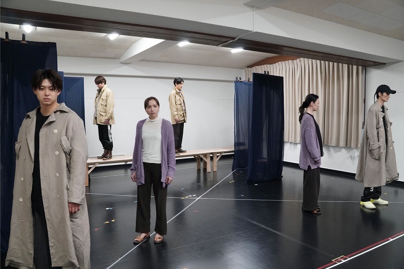 spice_stage's tweet photo. たまらなく幸福な観劇体験になる　Litera Theater vol.1『誰かひとり / 回復する人間』オフィシャル稽古場レポートが公開

#誰かひとり回復する人間
 https://t.co/nZcG9mqph7 https://t.co/HUuuQUGi0i