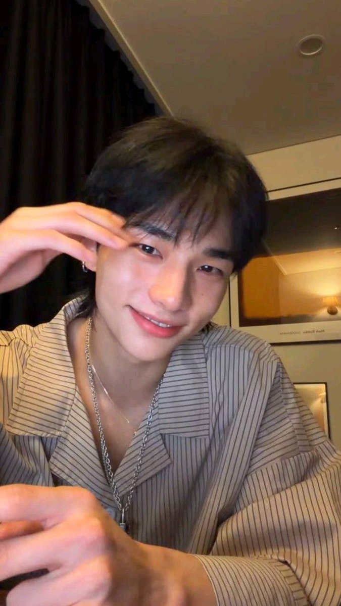 hwhjjin's tweet photo. Just wake up 🥱 https://t.co/crbU6sN6B4