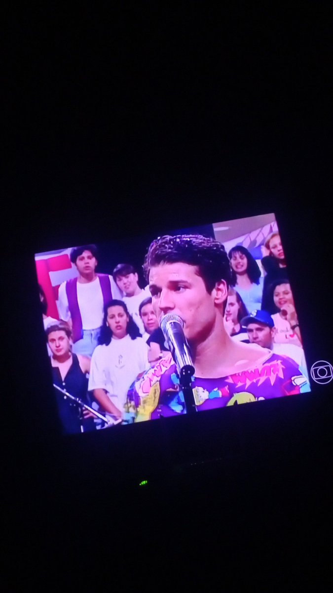 Tô assistindo o documentário do mamonas assassinas e sempre fico em choque com o sucesso meteórico que foi e detalhe: de forma orgânica!